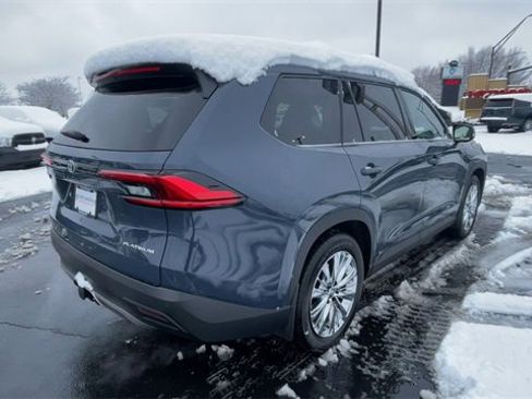Used 2024 Toyota Grand Highlander Platinum image 9