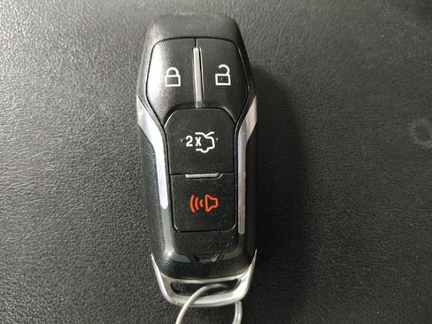 Used 2015 Ford Edge Titanium FWD image 32
