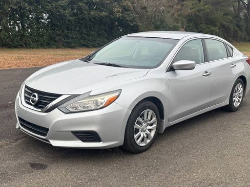 Used 2018 Nissan Altima 2.5 S w/ S Convenience Package FWD image 4