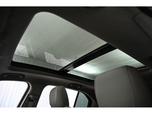 Used 2021 Cadillac XT4 Luxury w/ Cold Weather Package image 11