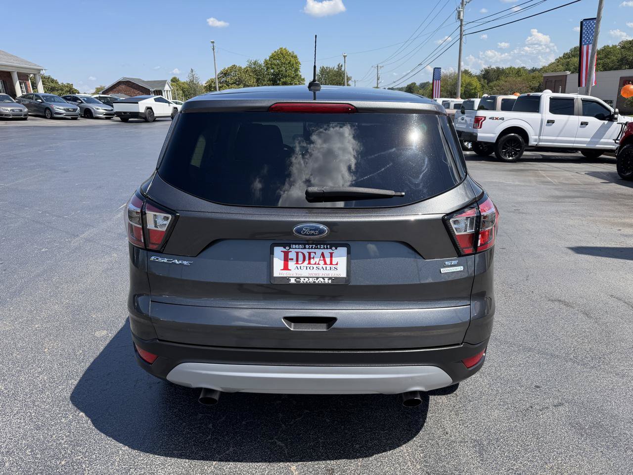 Used 2017 Ford Escape SE FWD image 3