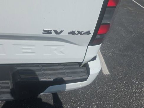 Used 2022 Nissan Frontier SV w/ Technology Package image 6