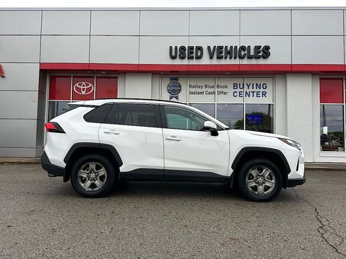 Certified 2022 Toyota RAV4 XLE w/ Convenience Package AWD/4WD image 6