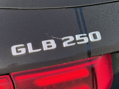 Certified 2025 Mercedes-Benz GLB 250 4MATIC image 27