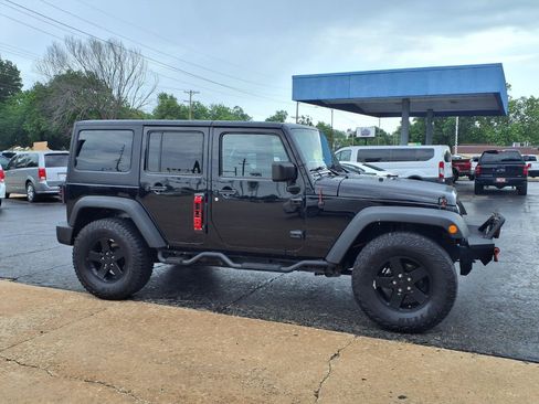 Used 2017 Jeep Wrangler Unlimited Sport AWD/4WD image 3