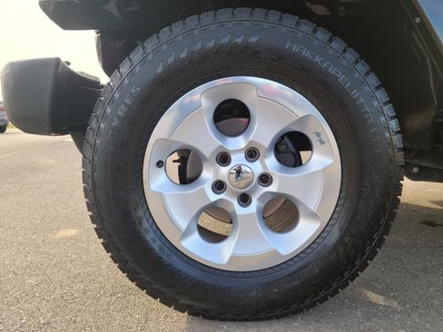 Used 2015 Jeep Wrangler Unlimited Sahara w/ Connectivity Group image 17