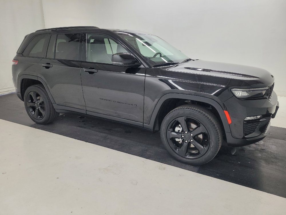 Used 2023 Jeep Grand Cherokee Limited w/ Black Appearance Package AWD/4WD image 11