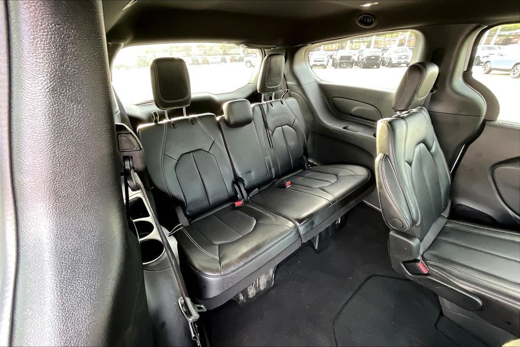 Used 2026 Chrysler Pacifica Select FWD image 7