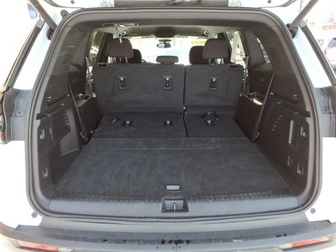 Used 2025 GMC Acadia Elevation image 14