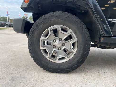 Used 2016 Jeep Wrangler Unlimited Rubicon w/ Connectivity Group image 7