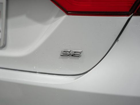 Used 2024 Toyota Camry SE image 7