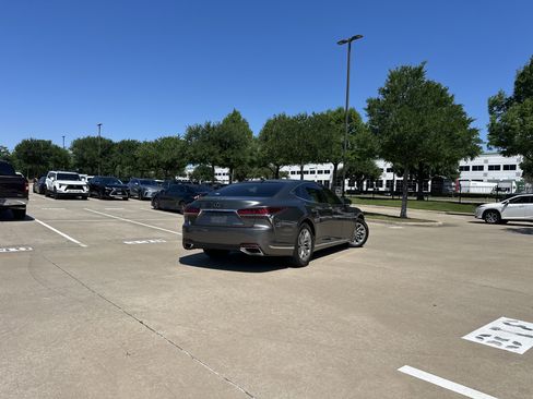 Used 2019 Lexus LS 500 w/ Accessory Package (Z2) RWD image 2