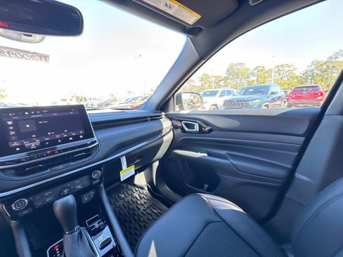 New 2026 Jeep Compass Latitude AWD/4WD image 25