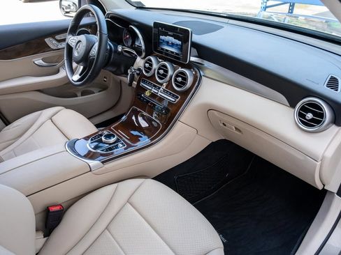 Used 2019 Mercedes-Benz GLC 300 4MATIC image 27