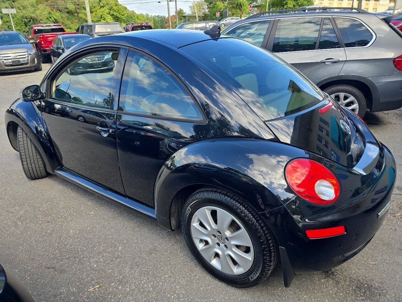 Used 2009 Volkswagen Beetle Coupe FWD image 5