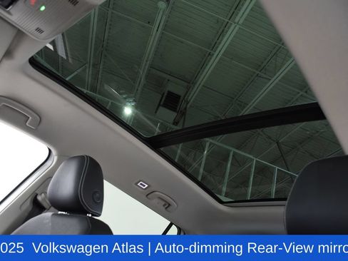 Used 2025 Volkswagen Atlas SE FWD image 27