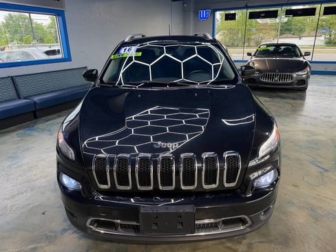 Used 2016 Jeep Cherokee Limited w/ Luxury Group AWD/4WD image 6
