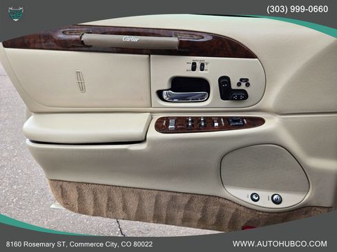 Used 2000 Lincoln Town Car Cartier image 17
