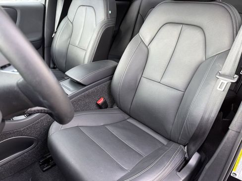 Certified 2025 Volvo XC40 B5 Core image 36