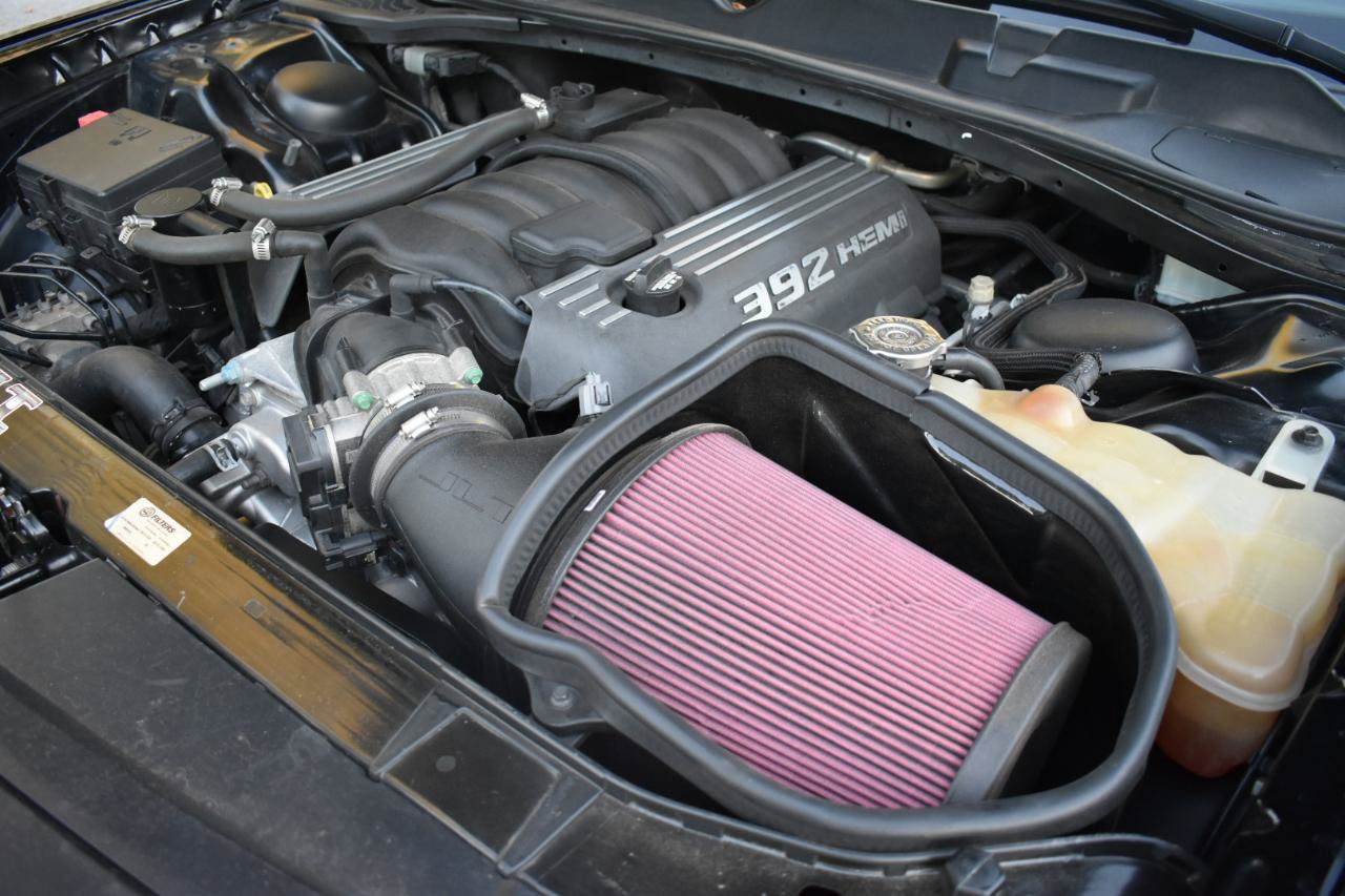 Used 2016 Dodge Challenger SRT RWD image 38