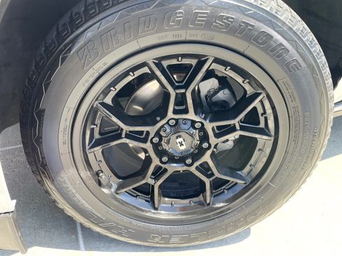 Used 2017 GMC Yukon Denali AWD/4WD image 6
