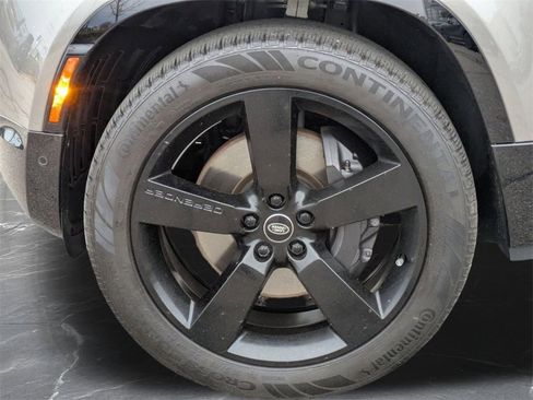 Used 2023 Land Rover Defender 130 X-Dynamic SE image 37