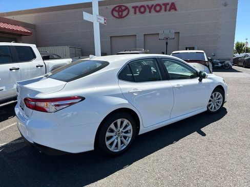 Used 2019 Toyota Camry LE w/ Convenience Package FWD image 9