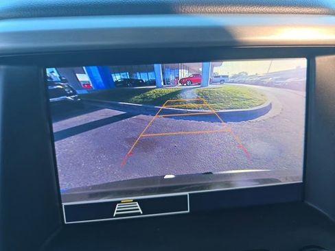 Used 2023 GMC Acadia SLE FWD image 33