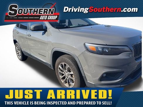 Used 2019 Jeep Cherokee Latitude Plus w/ Cold Weather Group image 1
