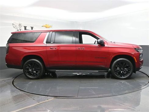 New 2025 Chevrolet Suburban Premier image 27