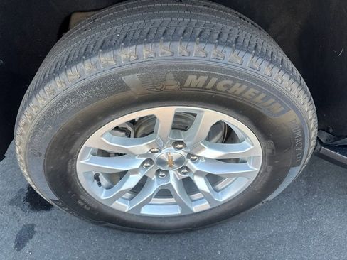 Used 2024 Chevrolet Tahoe LS RWD image 13