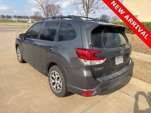 Used 2020 Subaru Forester Premium image 7