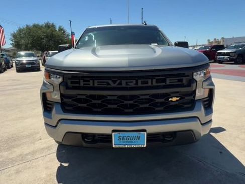 Used 2025 Chevrolet Silverado 1500 Custom image 3