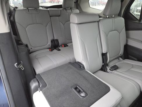 Used 2025 Honda Pilot EX-L image 23