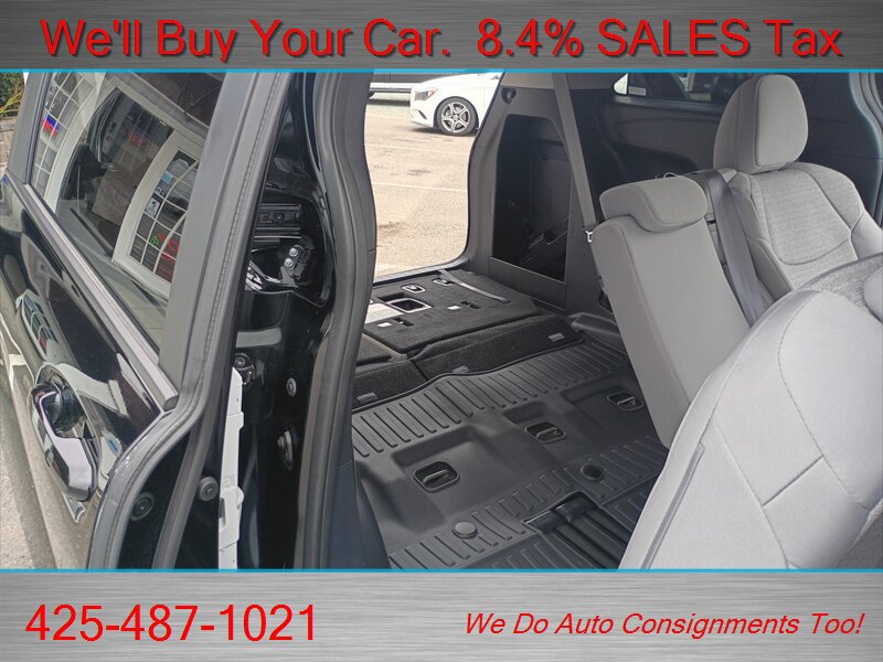 Used 2025 Toyota Sienna LE FWD image 18