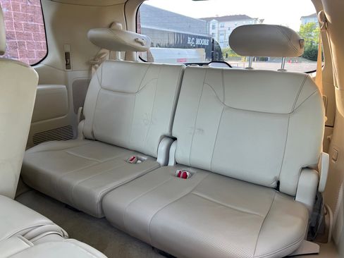 Used 2013 Lexus LX 570 4WD image 16