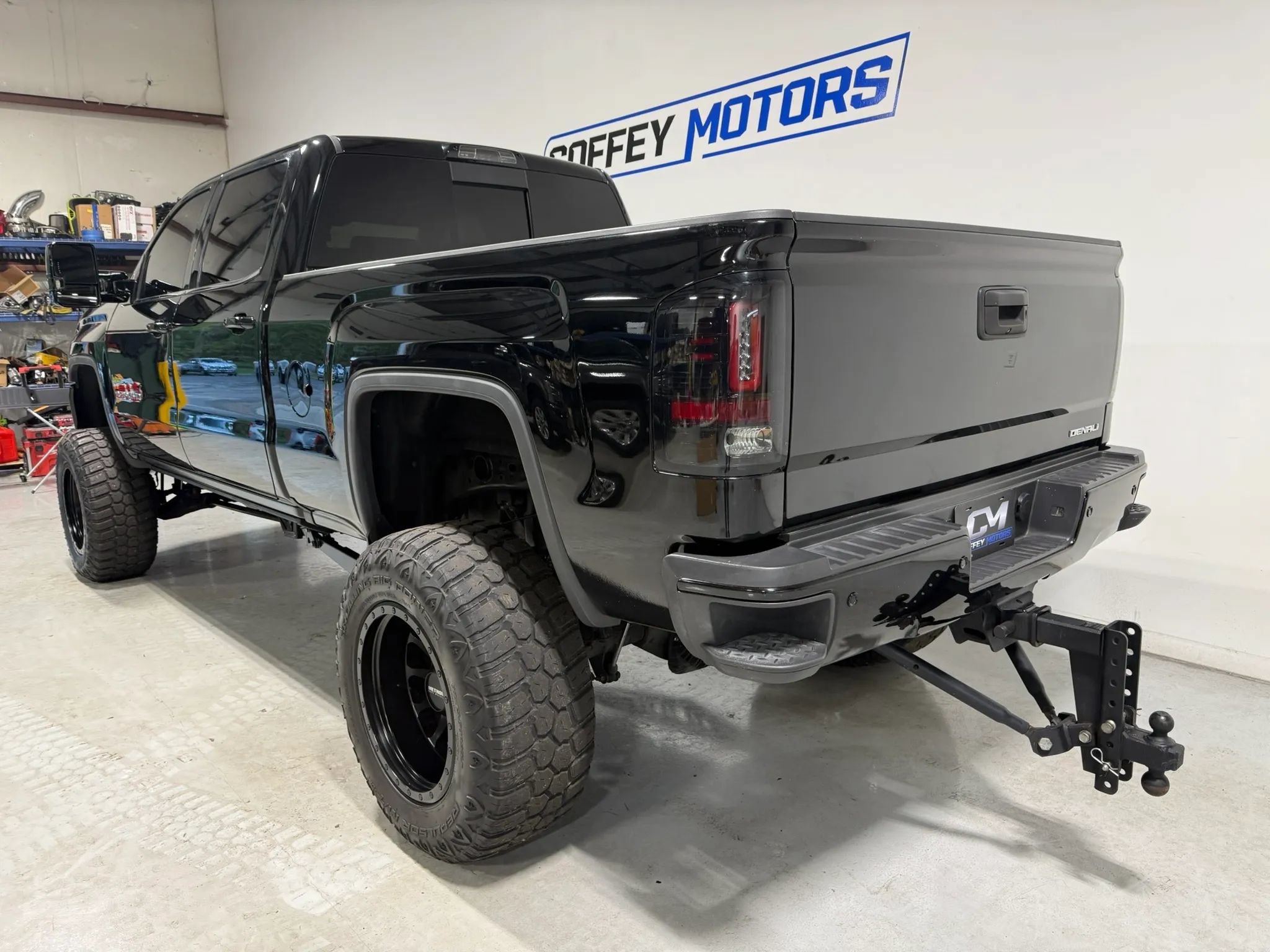 Used 2018 GMC Sierra 2500 Denali w/ Duramax Plus Package AWD/4WD image 4