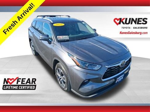 Used 2022 Toyota Highlander XLE image 1