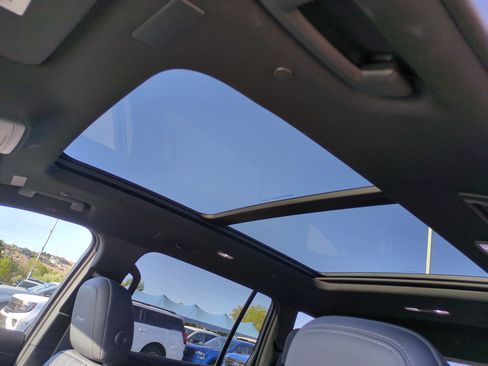 Used 2025 Buick Enclave Avenir w/ Super Cruise Package AWD/4WD image 16