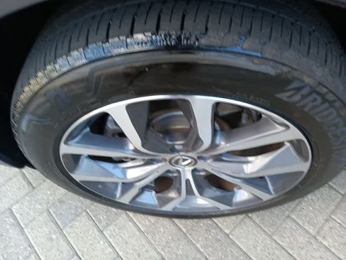 Used 2023 Acura MDX SH-AWD w/ Technology Package image 9