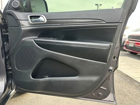 Used 2018 Jeep Grand Cherokee Limited w/ Luxury Group II image 29