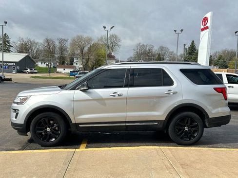 Used 2018 Ford Explorer XLT w/ Equipment Group 201A AWD/4WD image 5