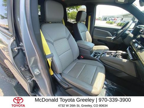 Used 2023 Chevrolet Colorado ZR2 w/ ZR2 Convenience Package III AWD/4WD image 25