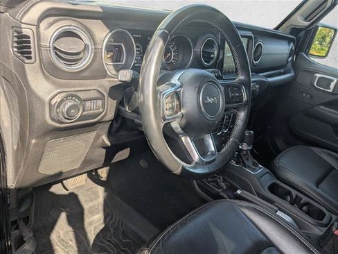 Used 2018 Jeep Wrangler Unlimited Sahara AWD/4WD image 2