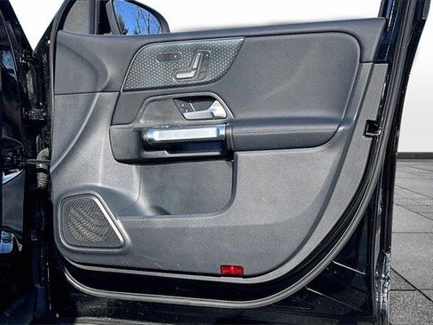 Certified 2025 Mercedes-Benz GLB 250 4MATIC image 31