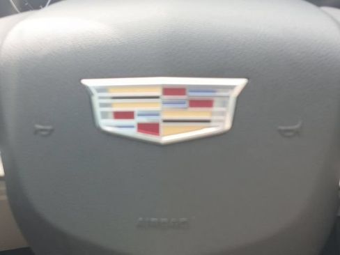 Used 2021 Cadillac XT4 Luxury w/ Cold Weather Package FWD image 5