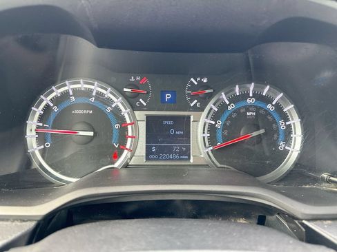 Used 2017 Toyota 4Runner SR5 AWD/4WD image 12