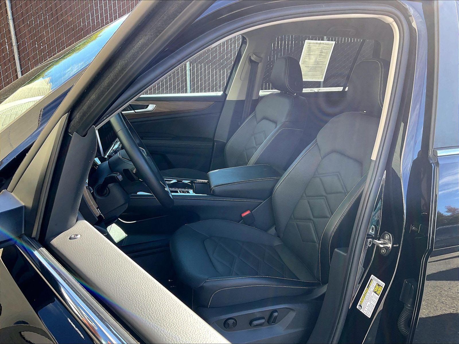 Certified 2024 Volkswagen Atlas SE FWD image 24