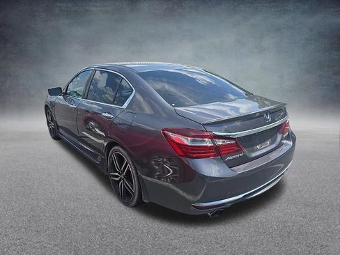 Used 2017 Honda Accord Sport image 5