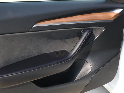 Used 2023 Tesla Model 3 Standard Range RWD image 13